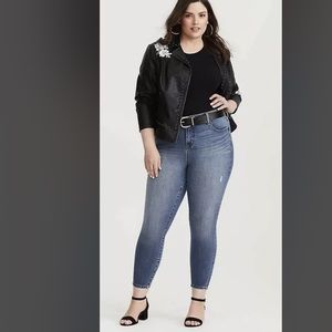 TORRID CURVY SKINNY JEAN ULTIMATE STRETCH SIZE 20